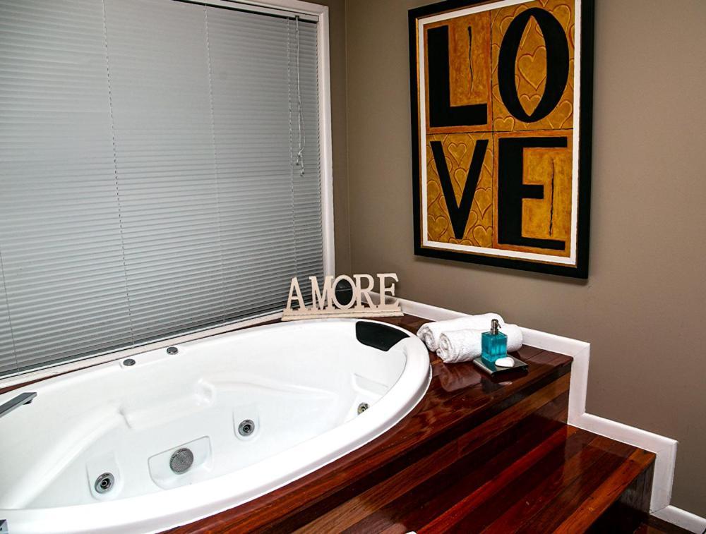 Amore On Buderim Rainforest Cabins Sunshine Coast Extérieur photo